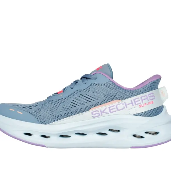 خرید اینترنتی با کفش‌های راحتی بدون لغزش Skechers Hands Free Slip-ins®: Max Cushioning® Glide-Step® نهایت راحتی و عملکرد را تجربه کنید. این کفش با طراحی انحصاری Heel Pillow™ ما، دارای رویه مشبک مهندسی شده و براق است. این کفش دارای کفی راحتی Goga Mat™ با خنک کننده هوای Skechers است، در حالی که بالشتک ULTRA GO® و طراحی هندسی Glide-Step® با هم کار می‌کنند تا پشتیبانی واکنشی و انتقال نرمی را ارائه دهند. پلتفرم Skechers Max Cushioning® جذب ضربه و بازگشت انرژی را افزایش می‌دهد و راحتی شما را به سطوح جدیدی می‌رساند - همه اینها در یک زیره لاستیکی Goodyear® با کشش بالا و ضد لغزش قرار دارد.